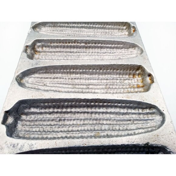 Vintage Cast Aluminum Cornbread Mold 7-Ear Corn Stick Pan Farmhouse Bakeware - Picture 4 of 14